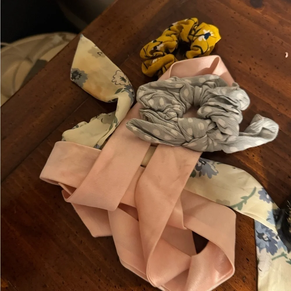 Floral and Solid Hair Scrunchies Set